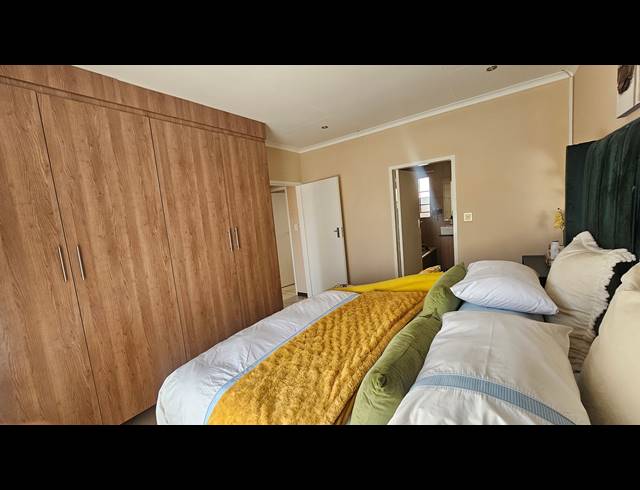 2 BEDROOM SIMPLEX FOR SALE IN MOOIKLOOF RIDGE